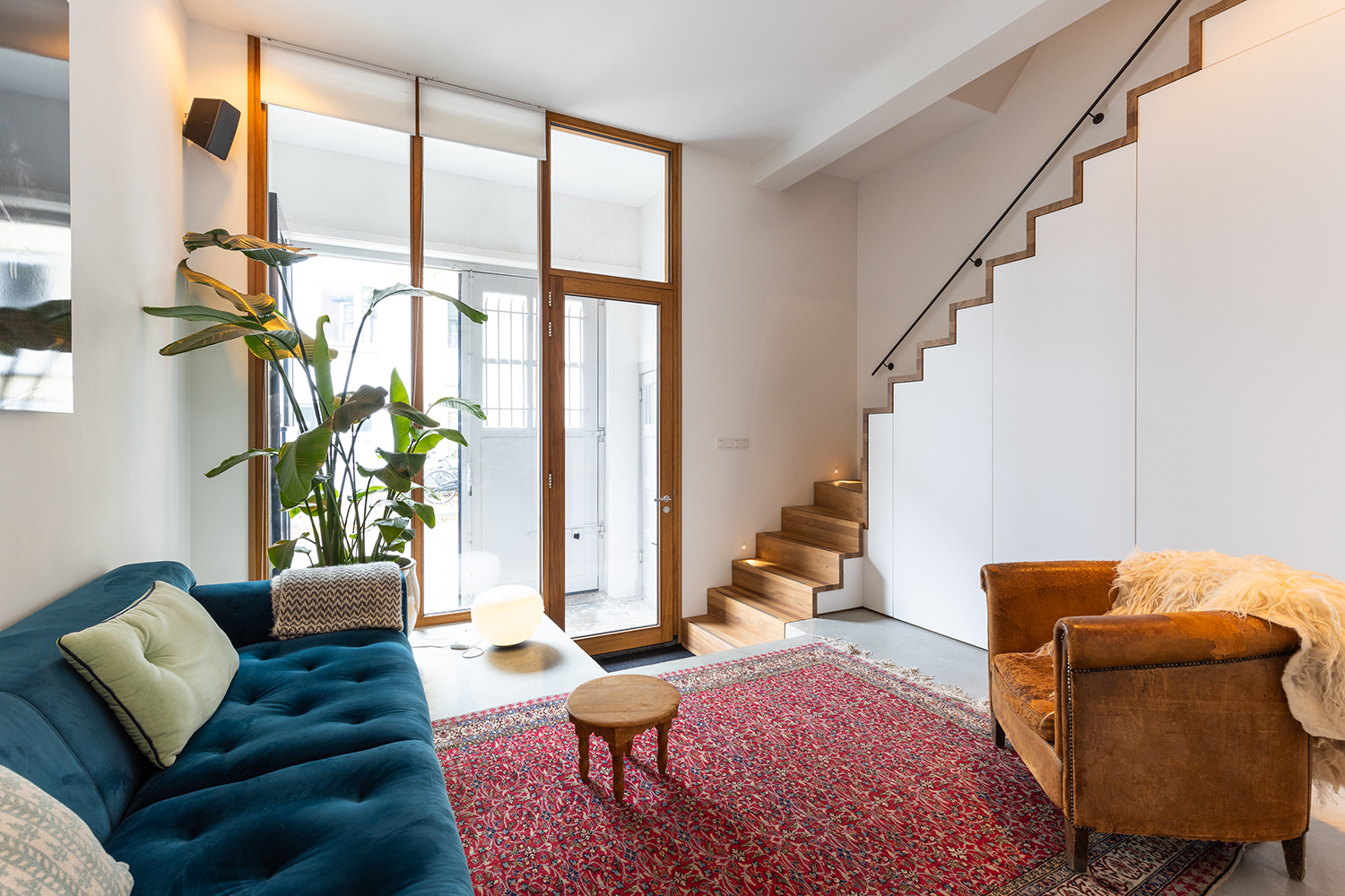 kozijnen-hout-woonkamer-trap-stadswoning-arnhem-studio-de-ruyter